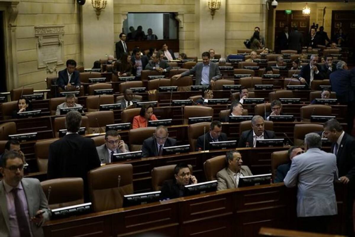 Mientras que la plenaria de la Cámara (en la foto) sí aprobó el articulado de la ley que crea el reglamento de la JEP,en la plenaria del Senado se mantiene congelada la decisión Colprensa