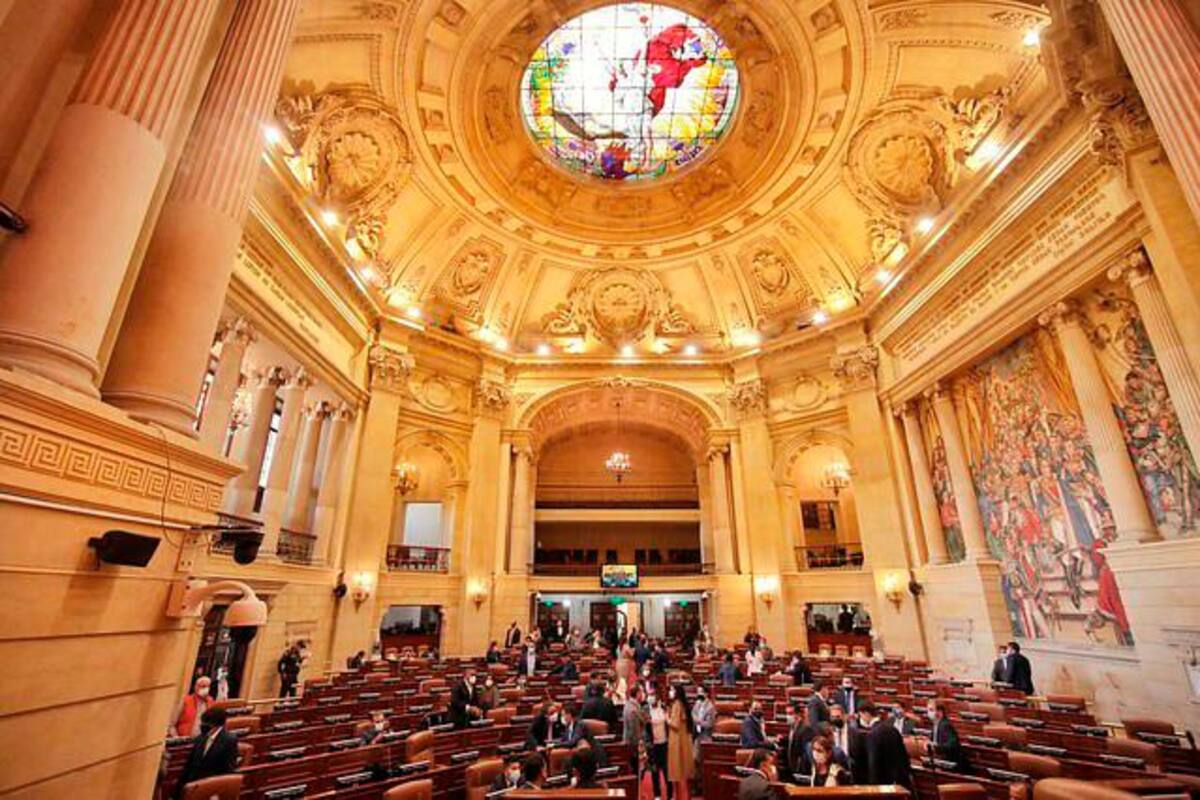 A sanción presidencial pasó la ley que prorroga la sobretasa a la gasolina