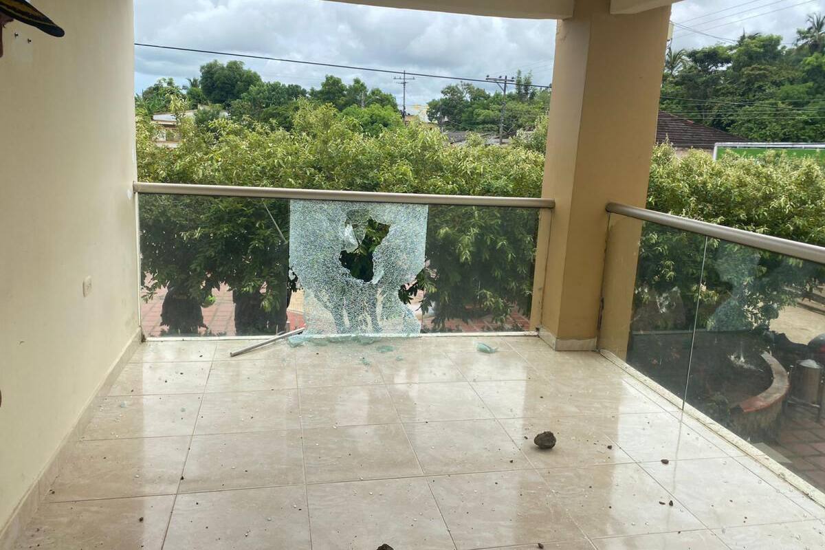 Video: no les dieron subsidio por ola invernal y destruyen sede de la Alcaldía