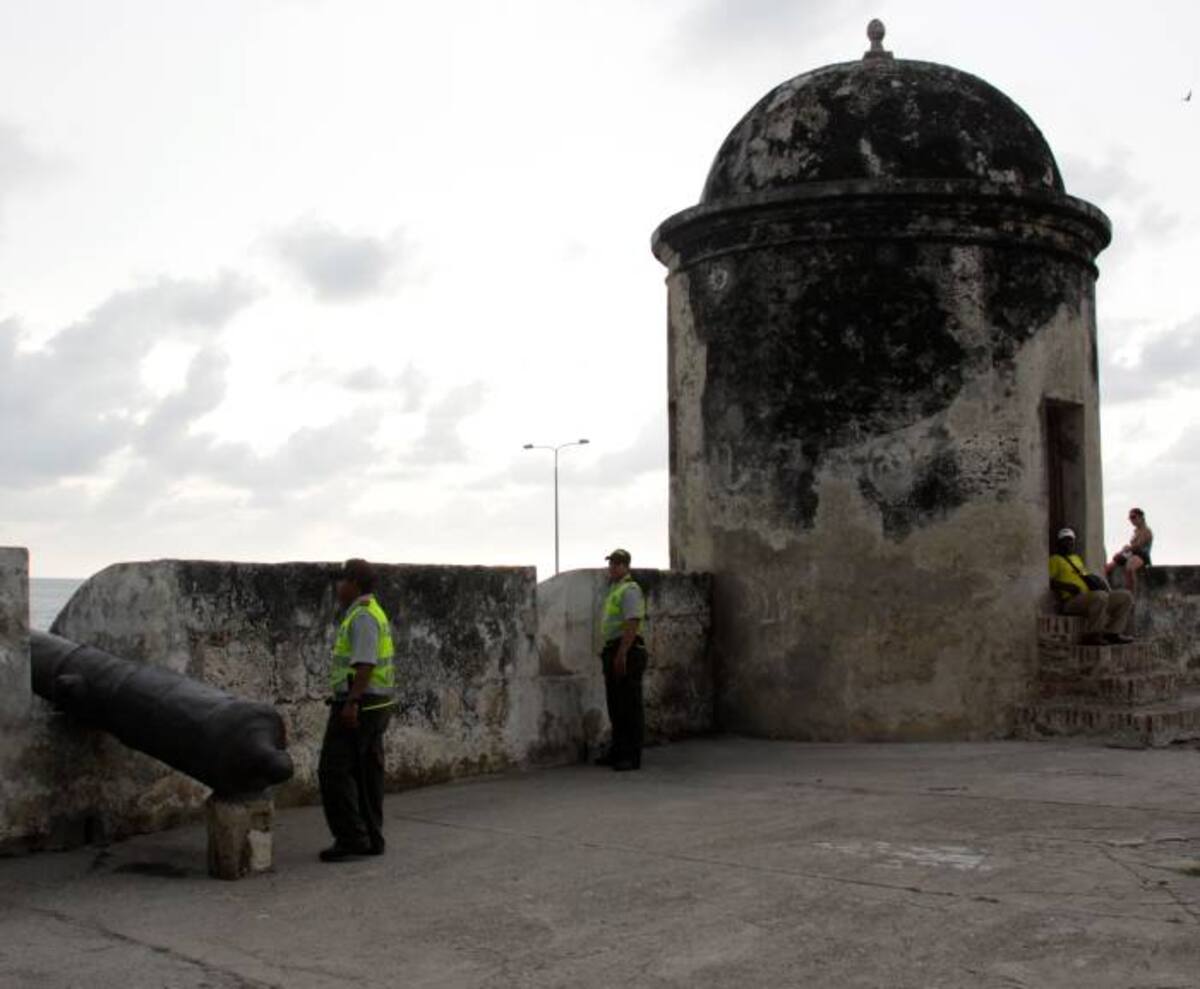 Las murallas de Cartagena son vigiladas para evitar que se tomen como escenario de videos pornográficos. ZENIA VALDELAMAR - EL UNIVERSAL -