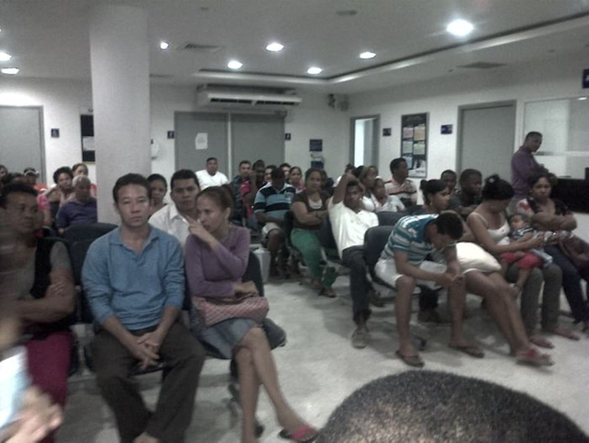 La acumulación de personas en el centro asistencial ha creado saturación en el servicio médico que se presta en el lugar.