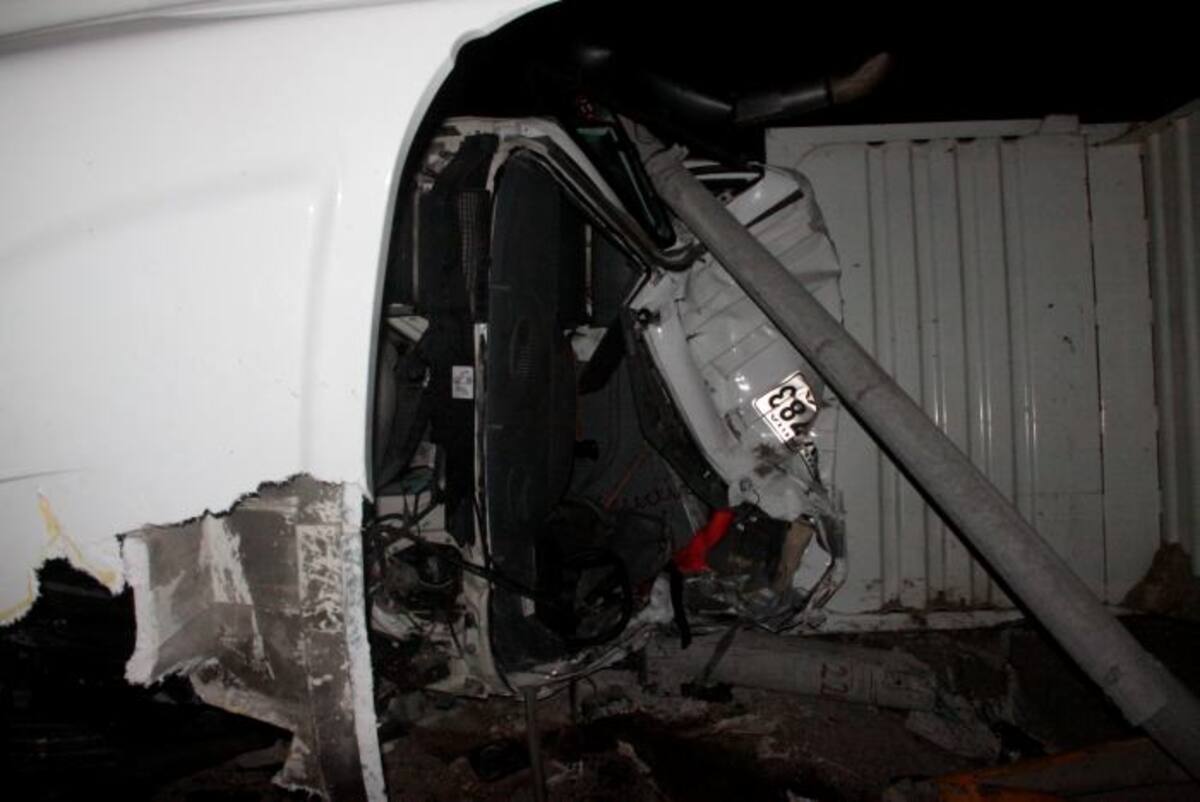El conductor quedó atrapado dentro del vehículo y falleció debido a las graves heridas. Nayib Gaviria Amador