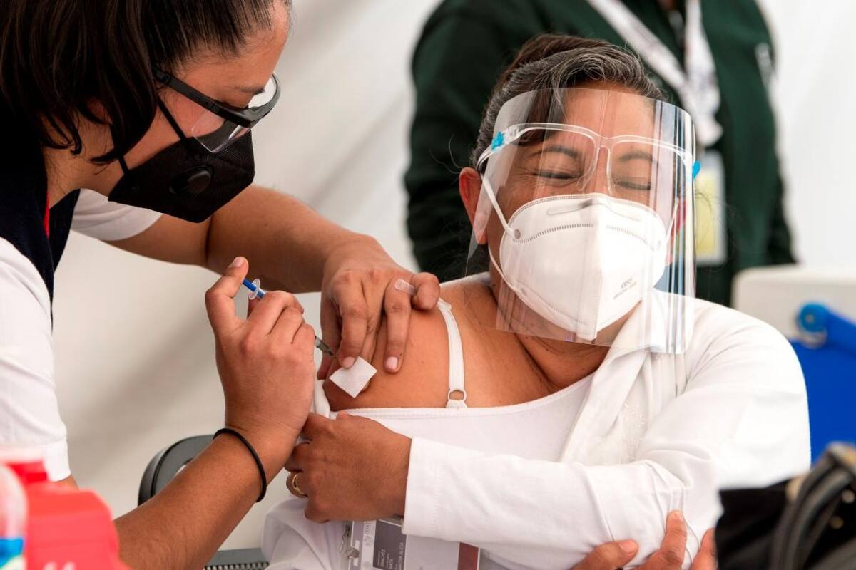 COVID-19: ¿debo usar tapabocas después de vacunarme?