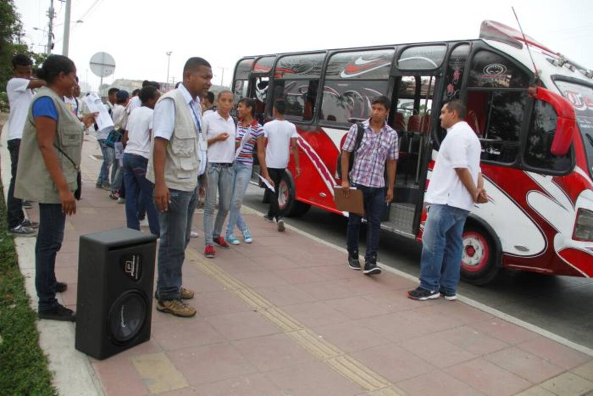 En Chambacú se realizó el operativo contra las busetas ruidosas de la ciudad. Oscar Diaz