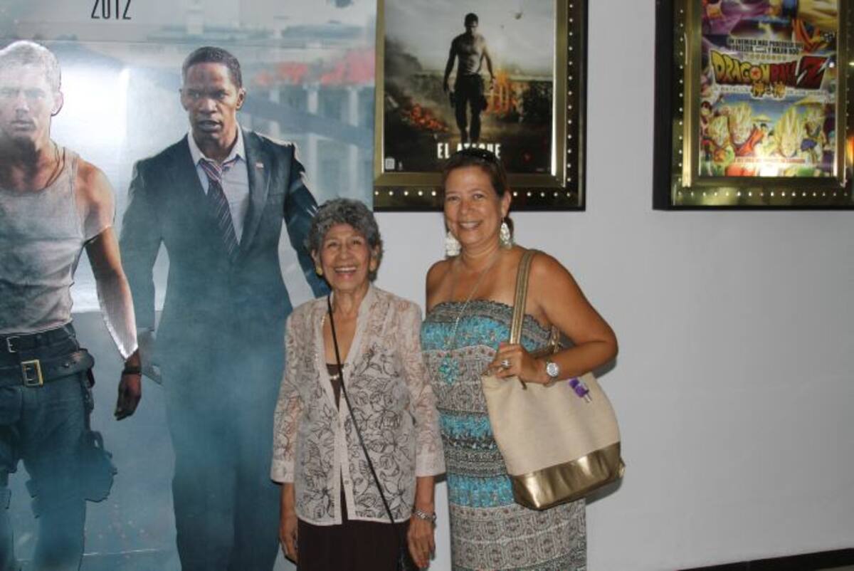 Cecilia Reims y Sissy Franco Victor Hugo Mora Mendoza