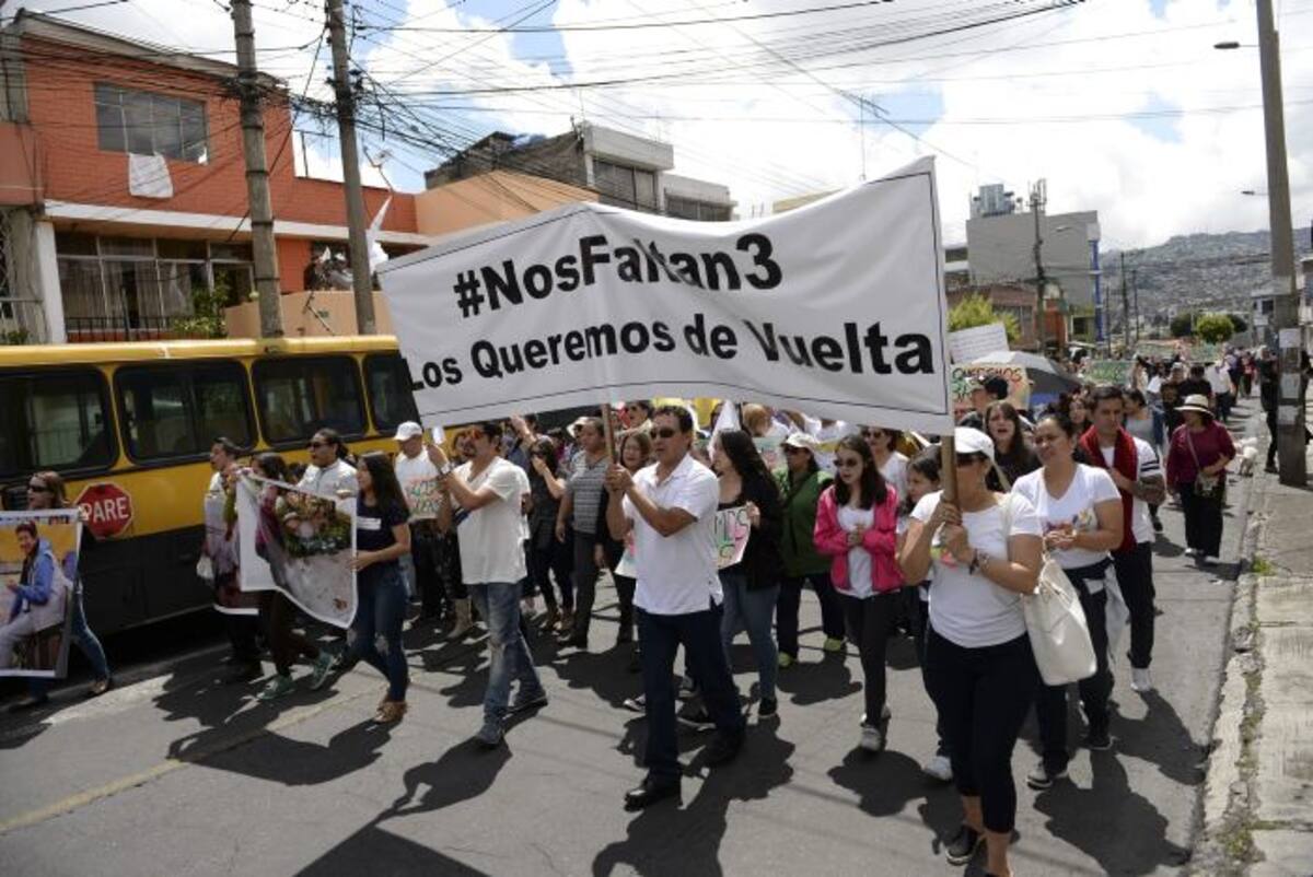 Sus familiares hicieron un plantón en la Tribuna del Sur de Quito (Ecuador) con el fin de solicitar su pronta liberación. EFE.