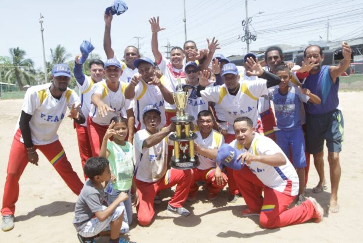 Fuerzas Armadas fue el gran campeón del IV Regional Costeño de Bates y Tapitas. JULIO CASTAÑO El Universal