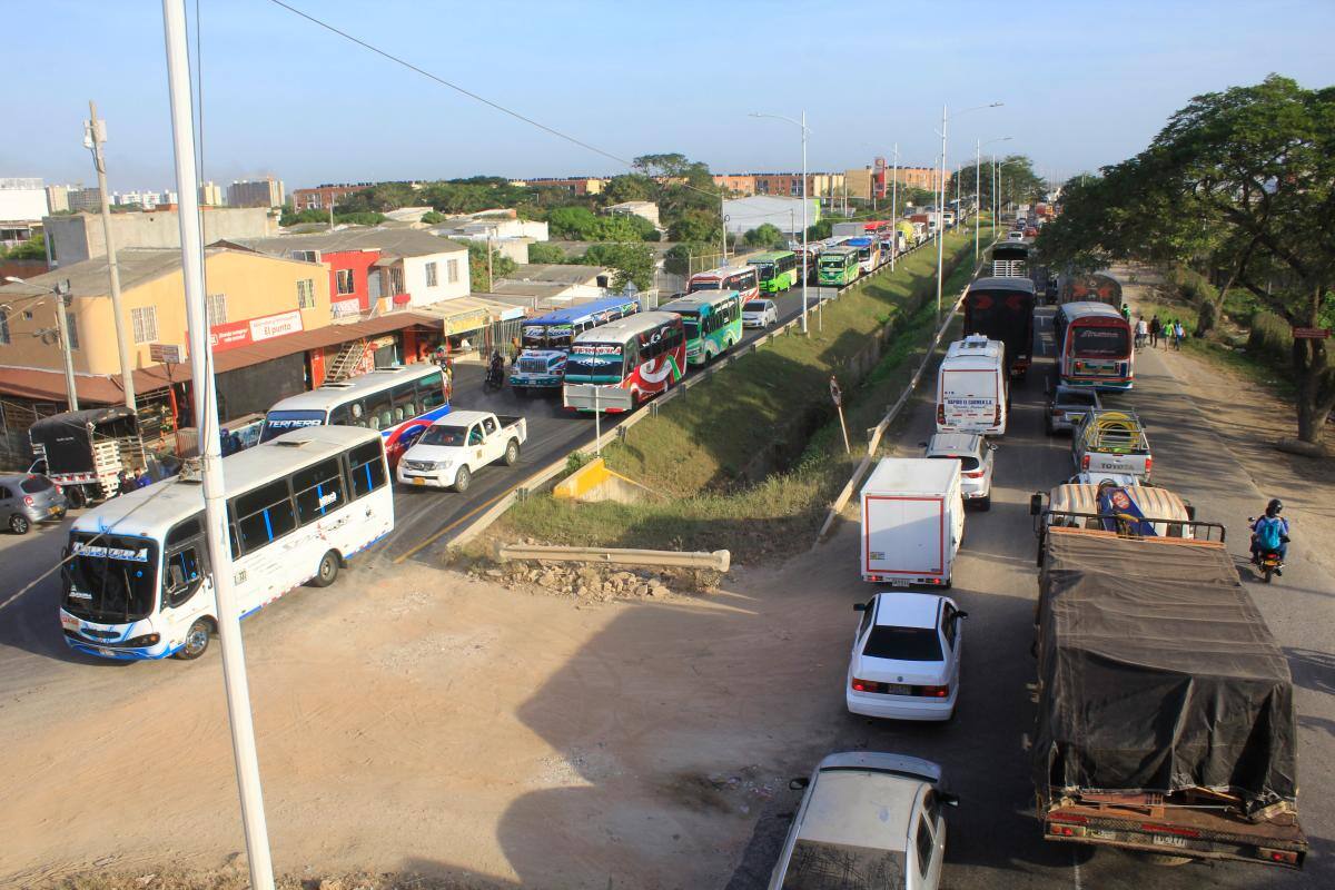 Posibles bloqueos: conductores de busetas volverán a protestar este lunes