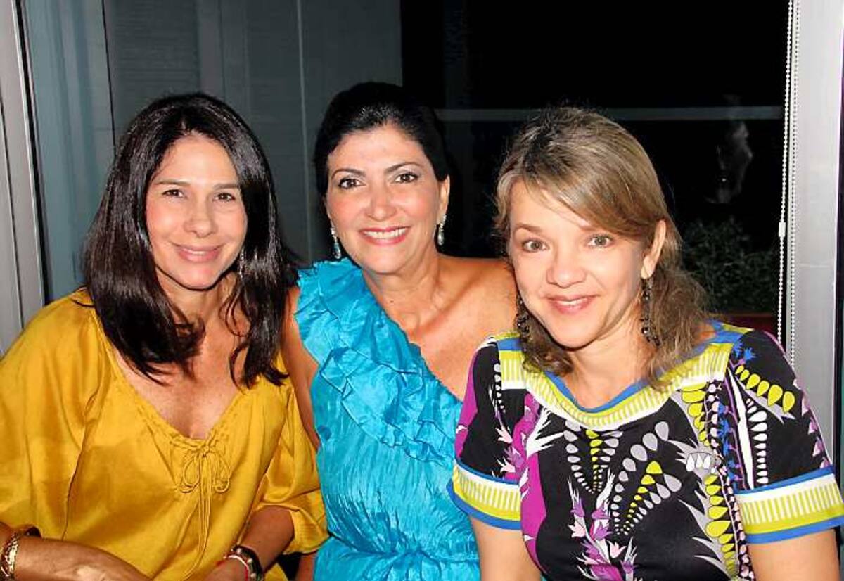María Elvira de Villegas, Carmiña de Dáger y Aida Gerdts de Maldonado.
