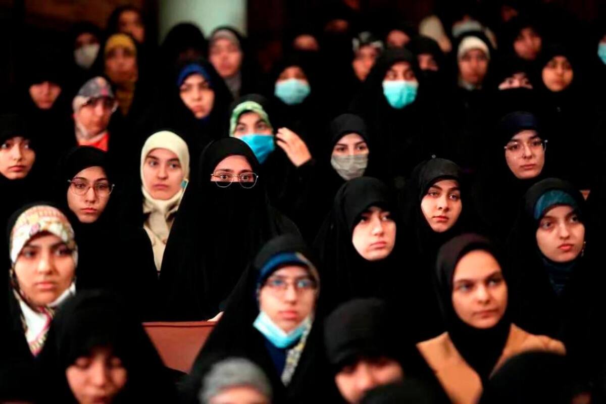 Nuevos envenenamientos con gas afectan a docenas de alumnas en Irán