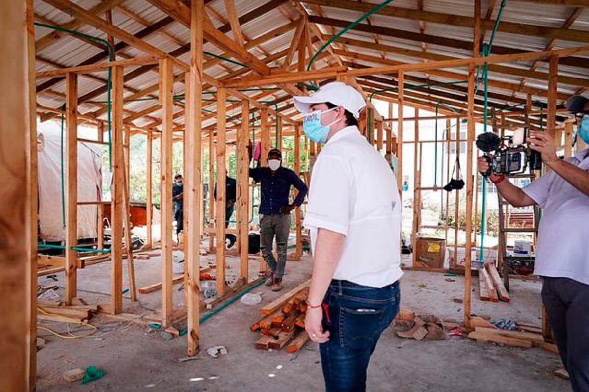 El contralor General, Felipe Córdoba, visitó las obras de reconstrucción de Providencia. //COLPRENSA