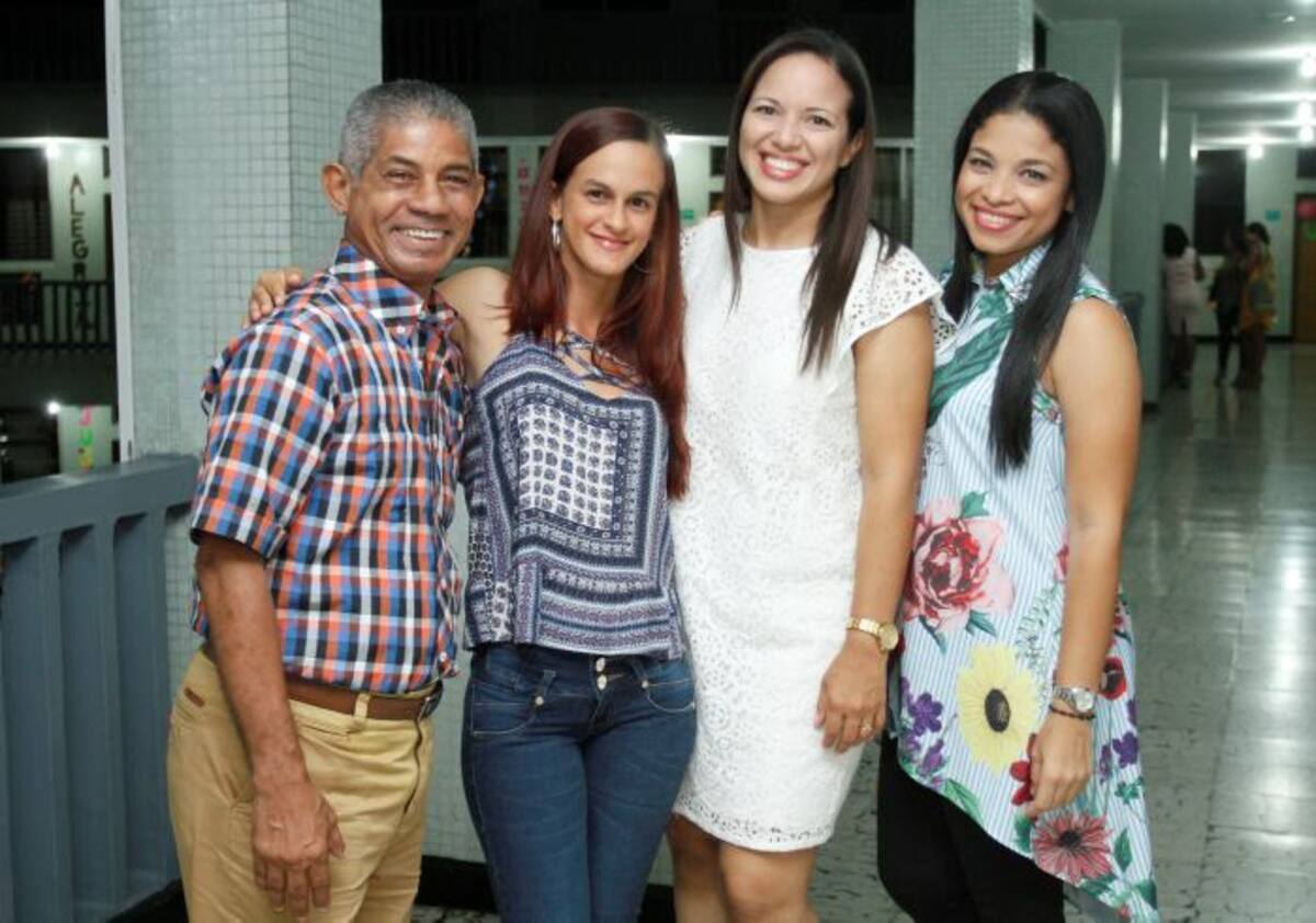 Aroldo Olmos, Ana Esther Gordon, Berena Castellón y Silvana Alvarado. CORTESÍA