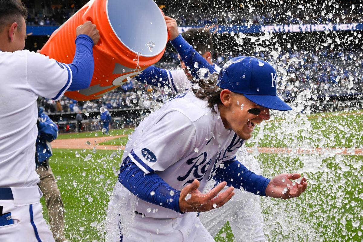 Óscar Mercado falla y Cleveland cae ante Royals en su debut
