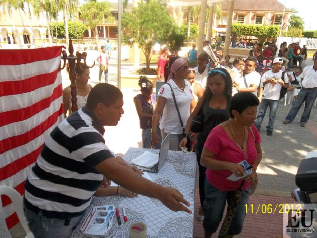 Turbaco vota con toda seriedad para elegir entre Obama o Romney. SAMUEL ÁLVAREZ BELEÑO/ EL UNIVERSAL