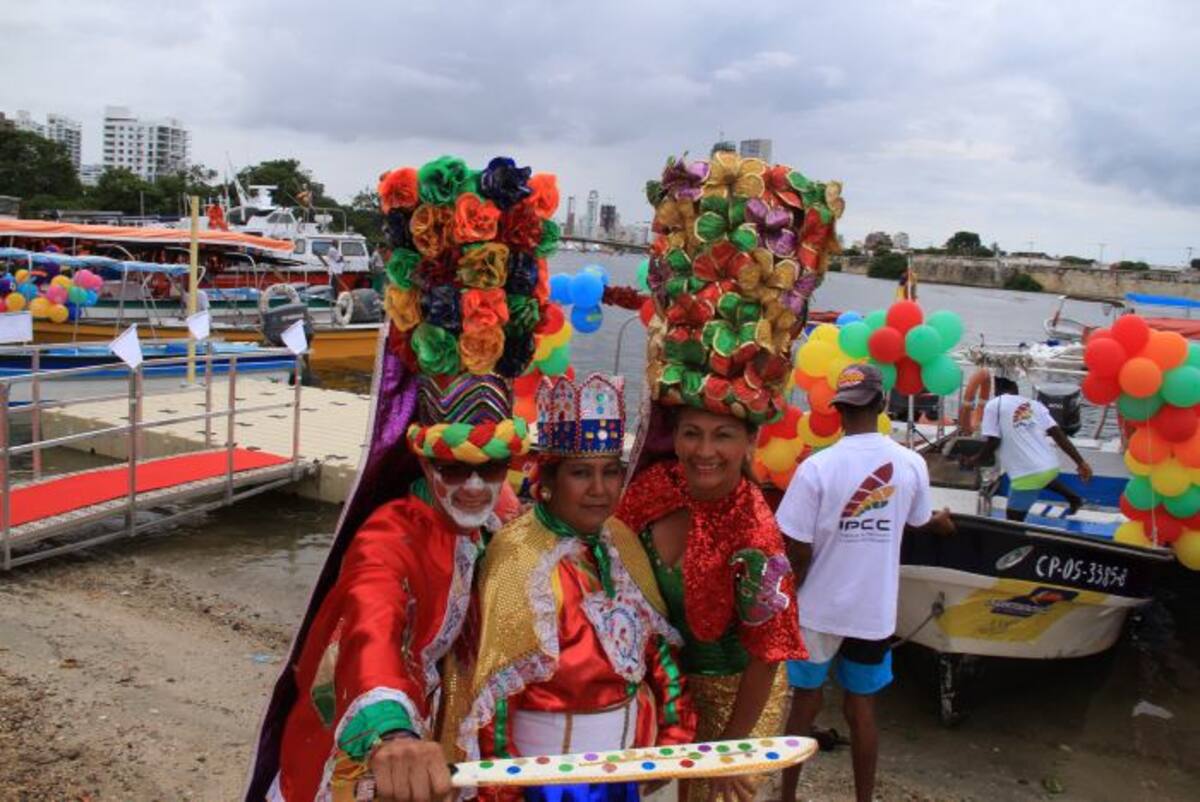 Preparativo para el Desfile Náutico de las Reinas de Independencia. ZENIA VALDELAMAR.