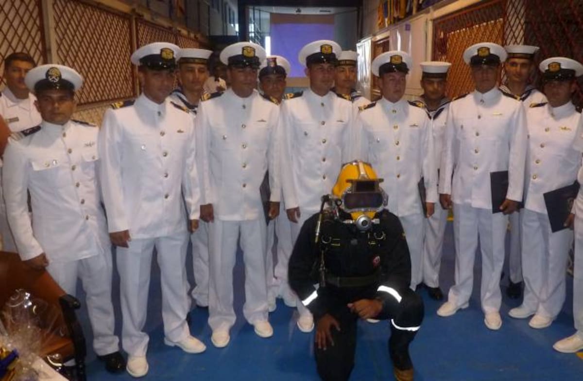 Seis oficiales, seis suboficiales y un militar mexicano fueron los graduados. cortesía