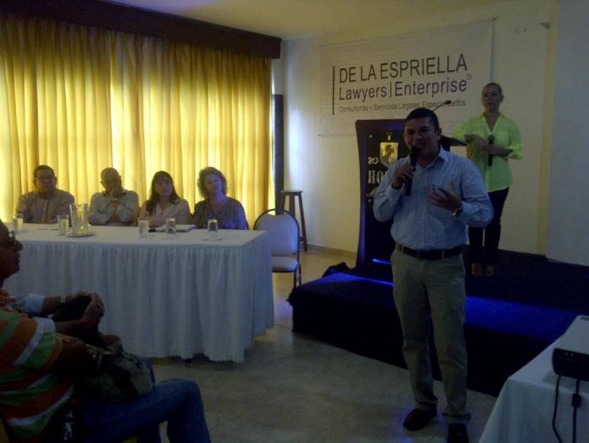 Investigadores y abogados en rueda de prensa donde anuncian investigación sobre efectos del níquel en la salud. EL UNIVERSAL.