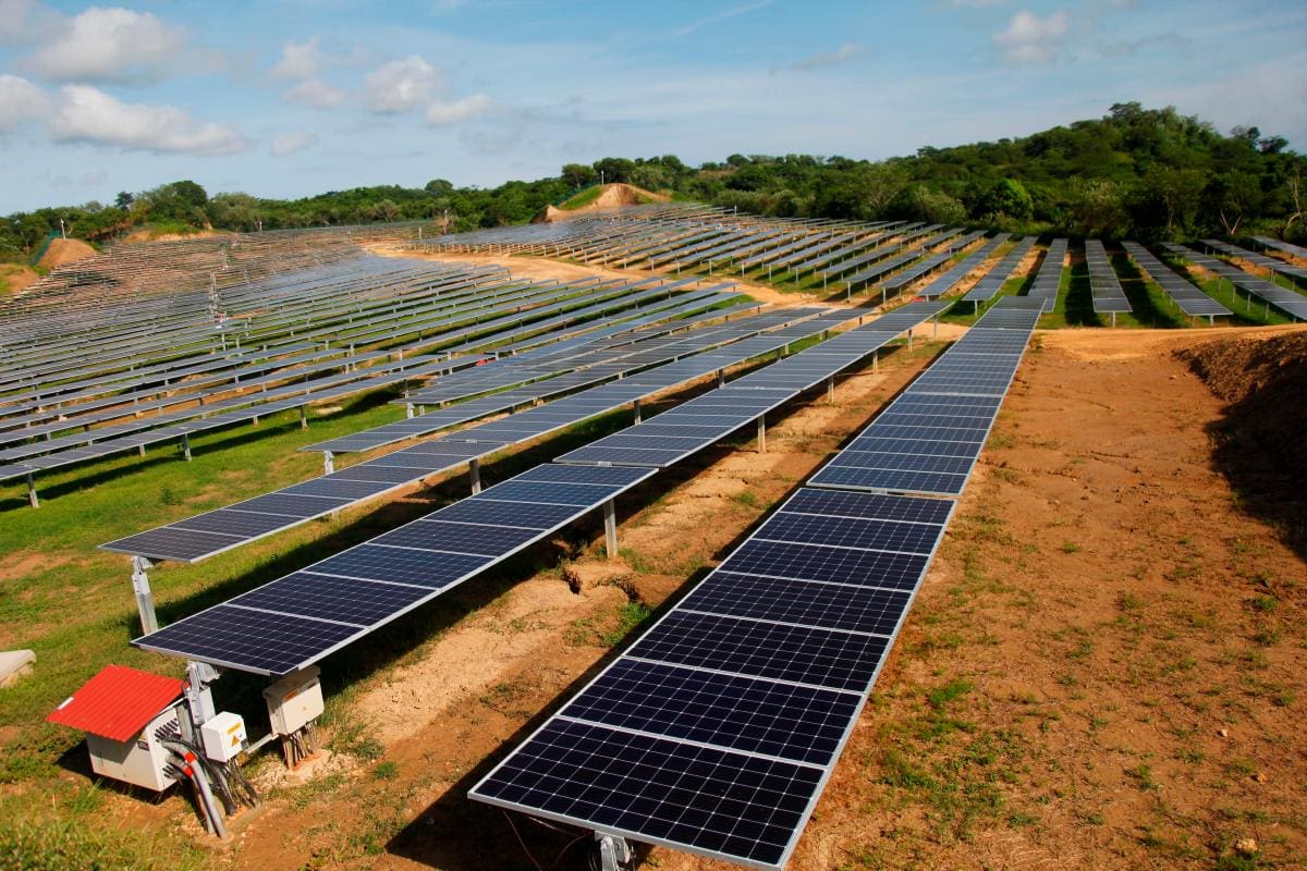 Un parque solar lleva a Duque a Bayunca