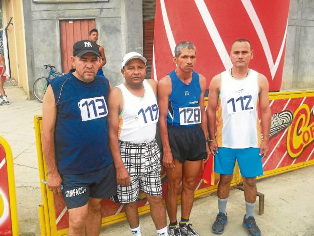 Atletas que representaron a Comfacor en el evento de atletismo Navideño integrado por Miguel Díaz, Lely Sánchez, José Márquez, Ever López y Jairo Zabala.