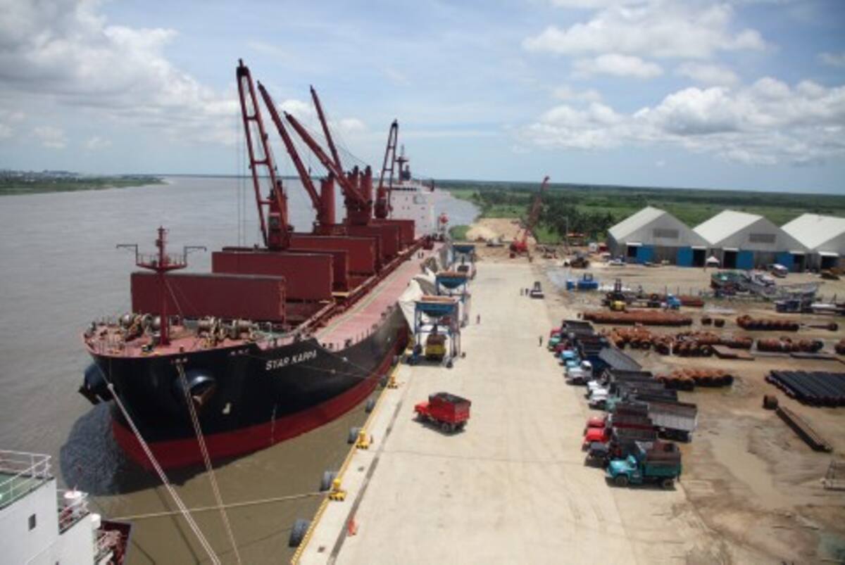 La nave Star Kappa, procedente de Brasil, trae productos que en gran parte irá a empresarios avícolas del interior del país después de que finalice la operación de descargue, la cual durará cinco días.
