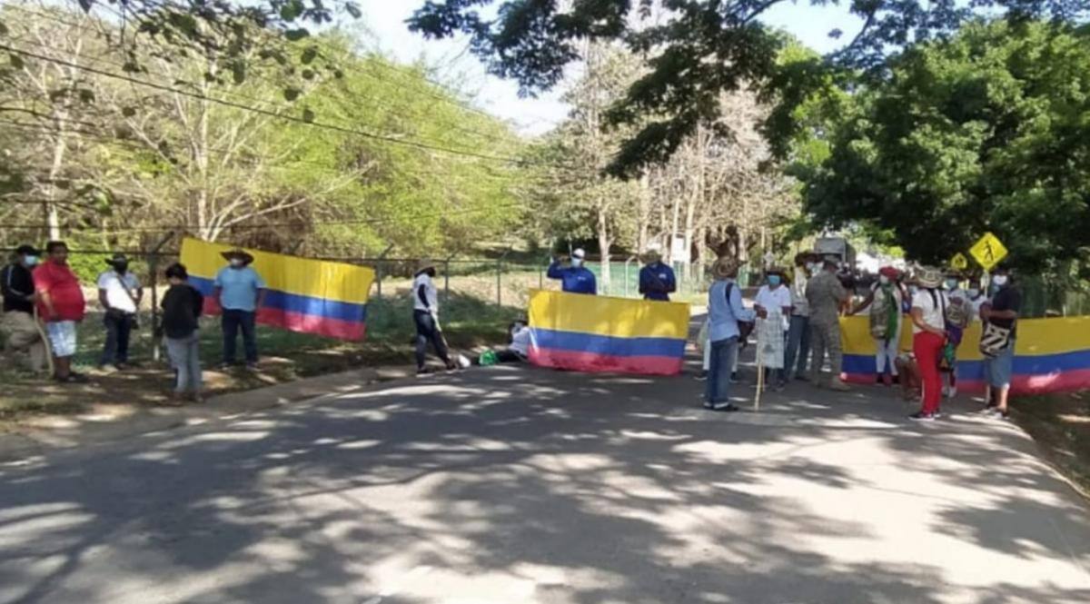 La minga se concentra en la vía que de Coveñas conduce a Lorica (Córdoba) //Cortesía.