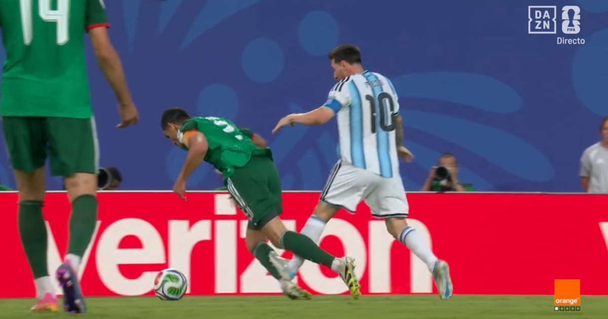 Video: la jugada en la que Lionel Messi pudo ser expulsado