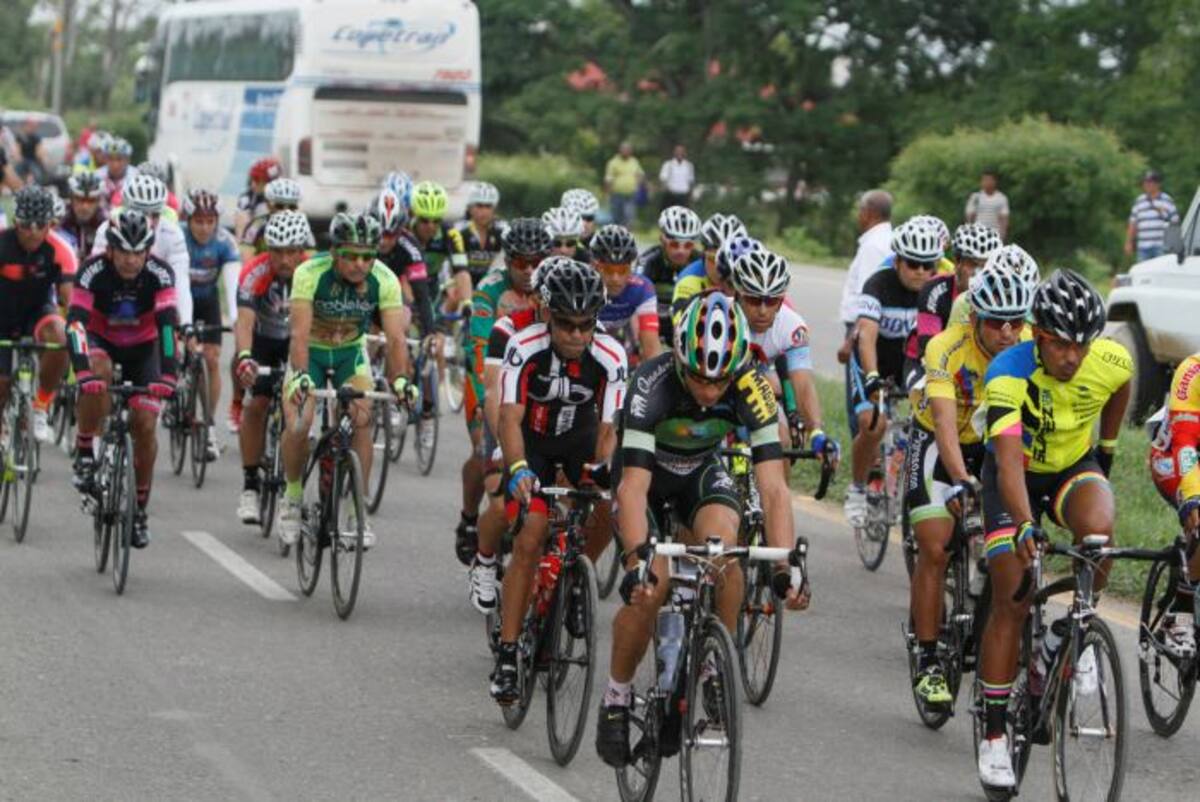 Este lunes se cumplió en Cartagena la primera etapa de la Vuelta a Colombia Master. JULIO CASTAÑO El Universal