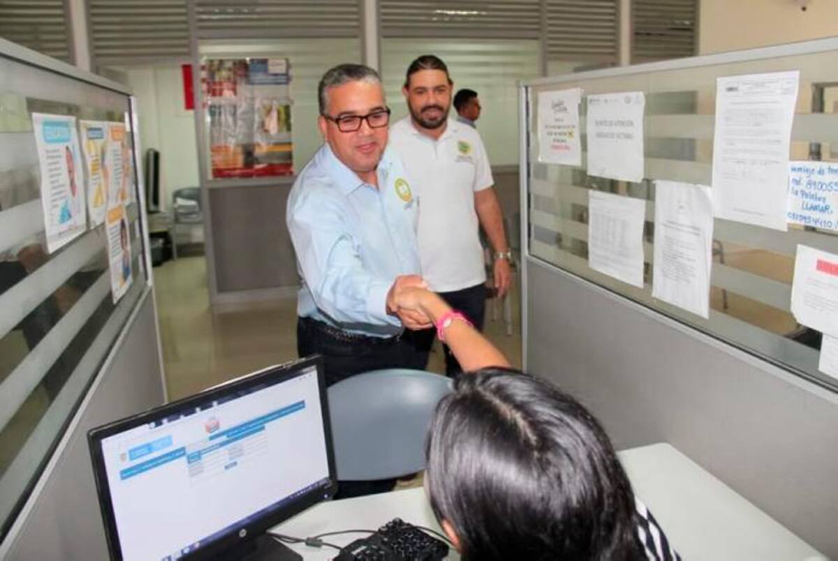 El alcalde Pedrito Pereira recorrió las oficinas refaccionadas de la unidad de atención de víctimas.//Cortesía.