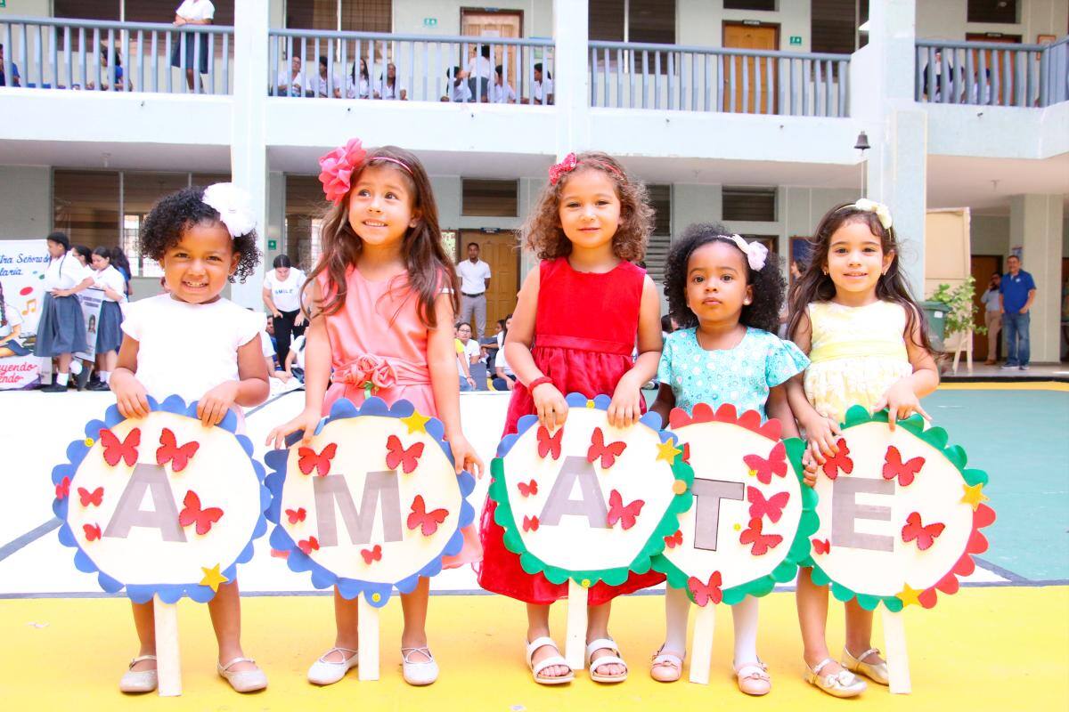 Ariana Fontalvo, Karen Sepúlveda, Alejandra Núñez, Estefanía Guerrero e Isabella Correa.