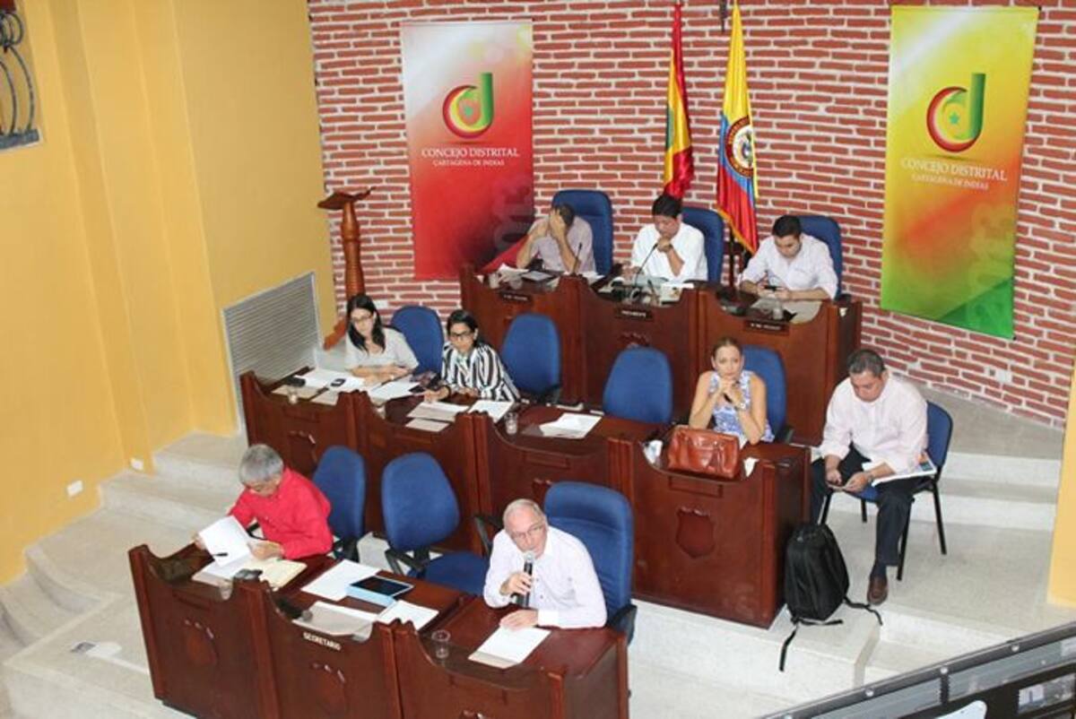 En el debate se pidió a la administración prestar mayor atención al estado de la vías principales de la ciudad. CORTESÍA