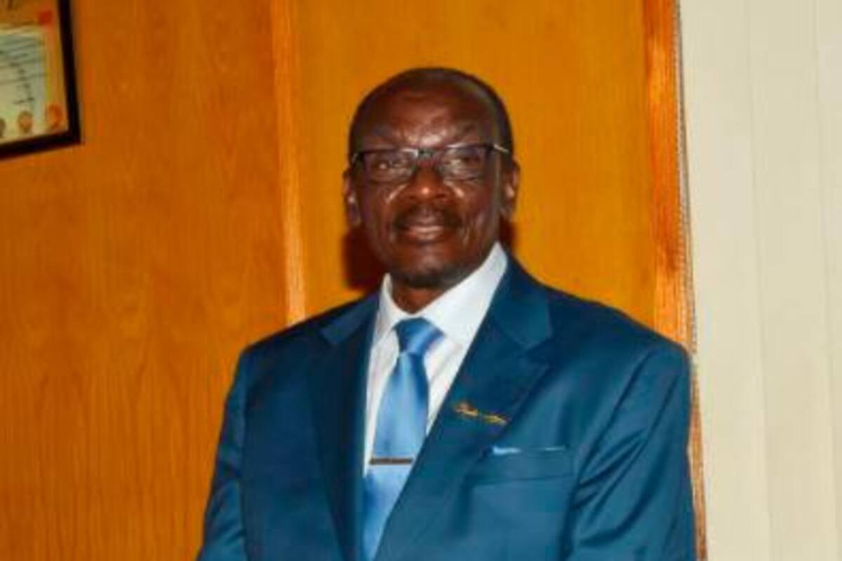 Dimite vicepresidente de Zimbabue por escándalo sexual
