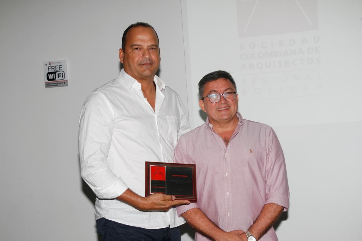 Mario Bossa Sotomayor, ‘Arquitecto del año 2023, y Flavio Romero.