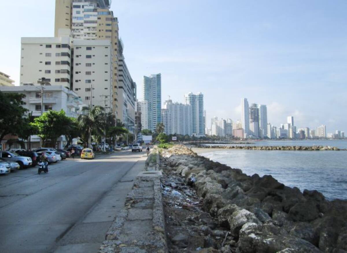 El Malecón sólo funcionará como vía de ingreso al sector turístico entre el parque de La Mariamulata hasta la esquina del Hotel Decamerón. Archivo.