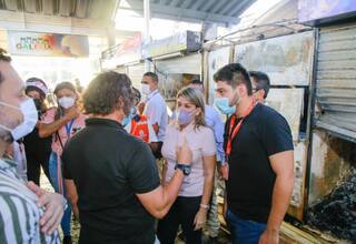 Alcaldía atiende a comerciantes afectados por incendio en Santa Marta