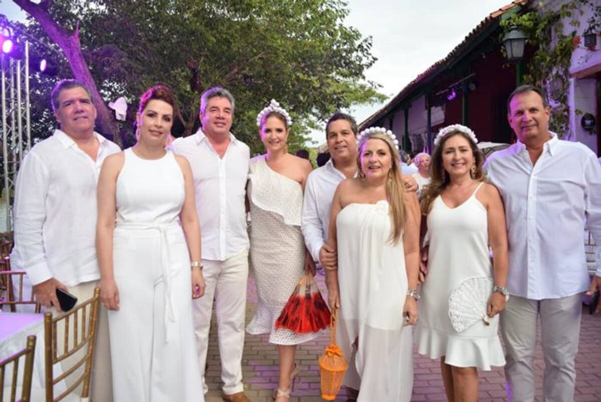 Rodrigo Ibáñez, Aurora Pretelt, Jorge Tadeo Murra, Sacra Náder, José Vélez, María Luisa Faciolince, Alba Luz Gaviria y Tadeo Pereira. CORTESÍA