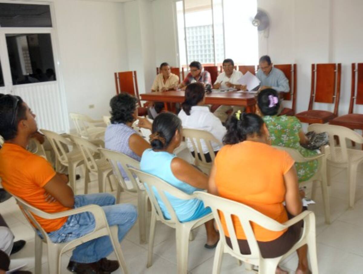 El alcalde Joaquín Güette Herrera se reunió con la comunidad para analizar el Plan de Acción del primer trimestre de 2011. LILA LEYVA - EL UNIVERSAL