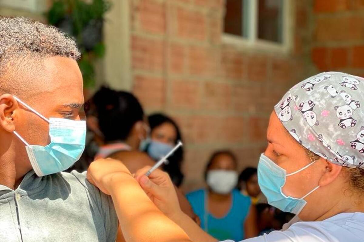 Familias de Henequén fueron inmunizadas con la vacuna de COVID-19