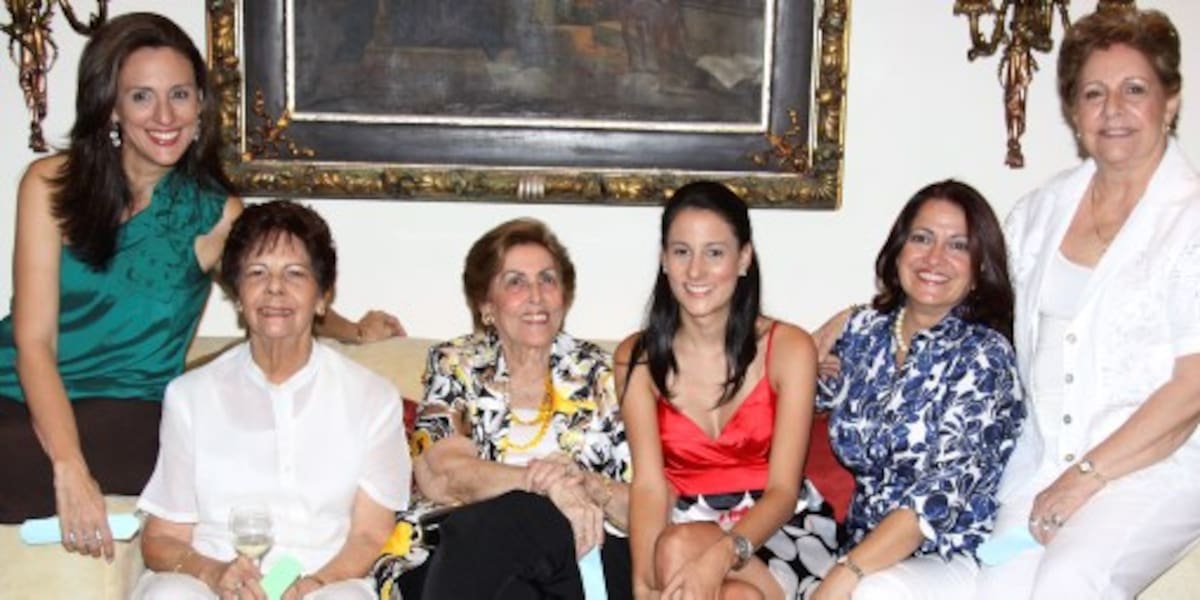 Rosa Eugenia Benedetti de Duque, Miriam Naar de Benedetti, Rosita de Benedetti; la novia, Silvana Duque; Gina Olmo de Trucco y Mary Daza de Maldonado. fotos MARUJA PARRA/EL UNIVERSAL/