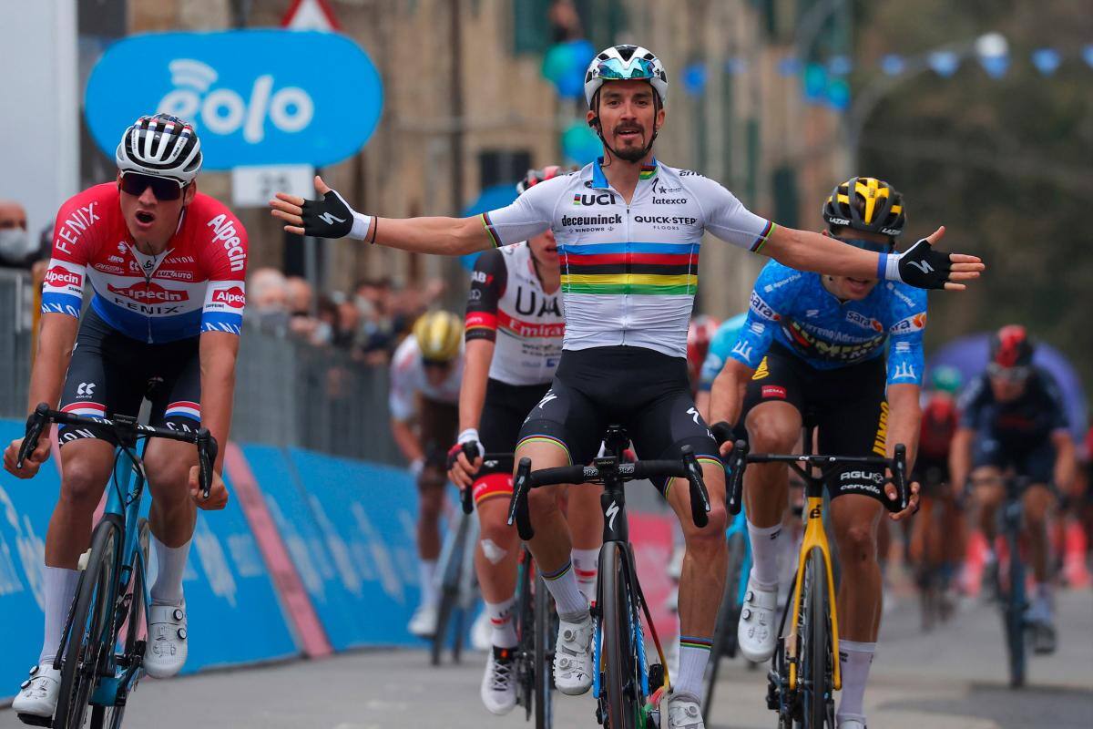 Duelo Van der Poel y Alaphilippe en el ensayo general del Tour de Flandes