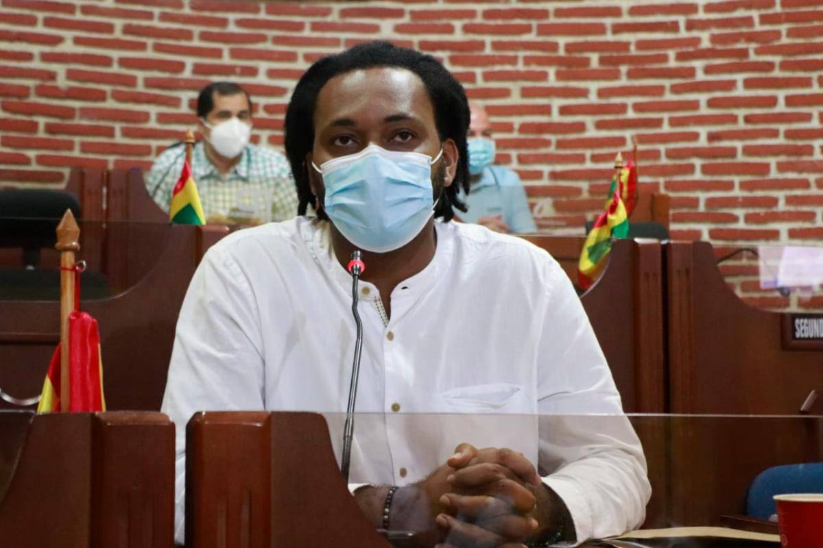 William Dau tendrá que apartar del Distrito a Armando Córdoba