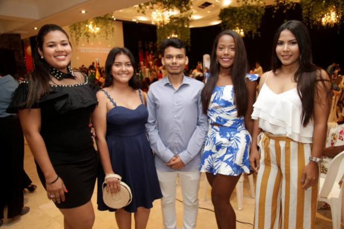 Rayxi Cabarcas, Stephany Galeano, Haroldo Rodríguez, María Bahoque y Diana Cortina.
