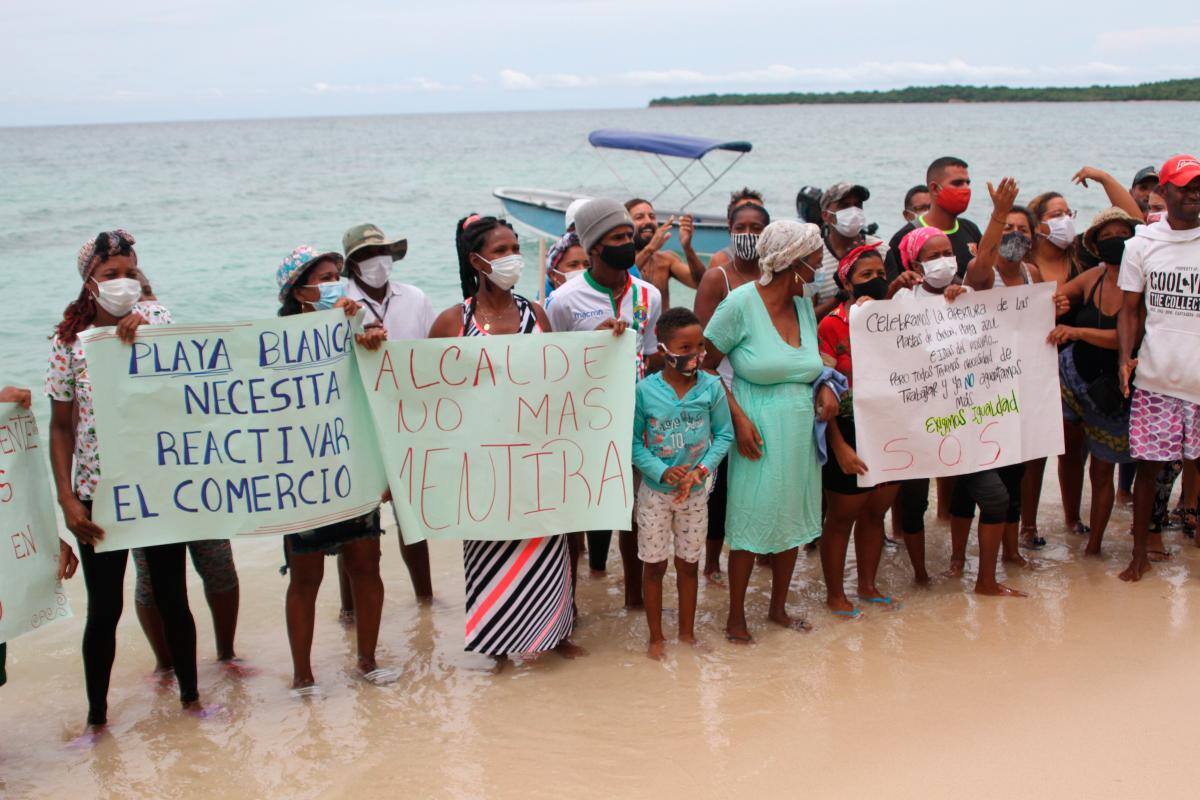 Mientras la Alcaldía anuncia controles en Playa Blanca, nativos piden solidaridad de la gente