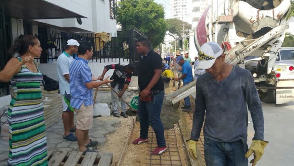 Desde temprano este sábado continuaron las obras de terminación de pavimentación. EL UNIVERSAL