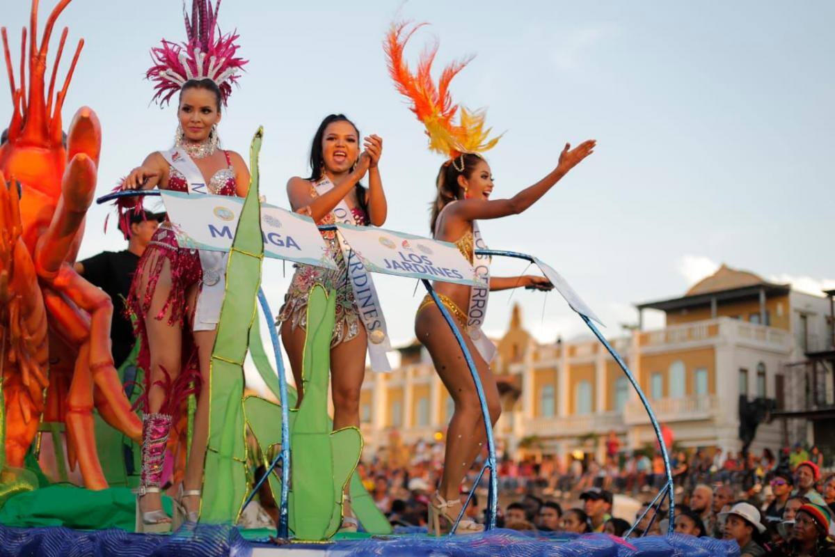 Abren convocatoria para el diseño de carrozas del Desfile de Independencia