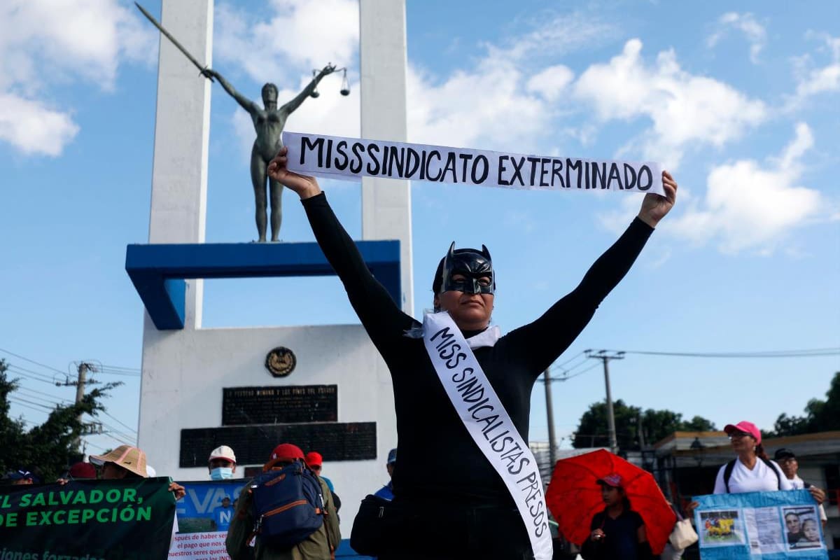 Acusan a Bukele de “maquillar” atropellos en El Salvador con Miss Universo