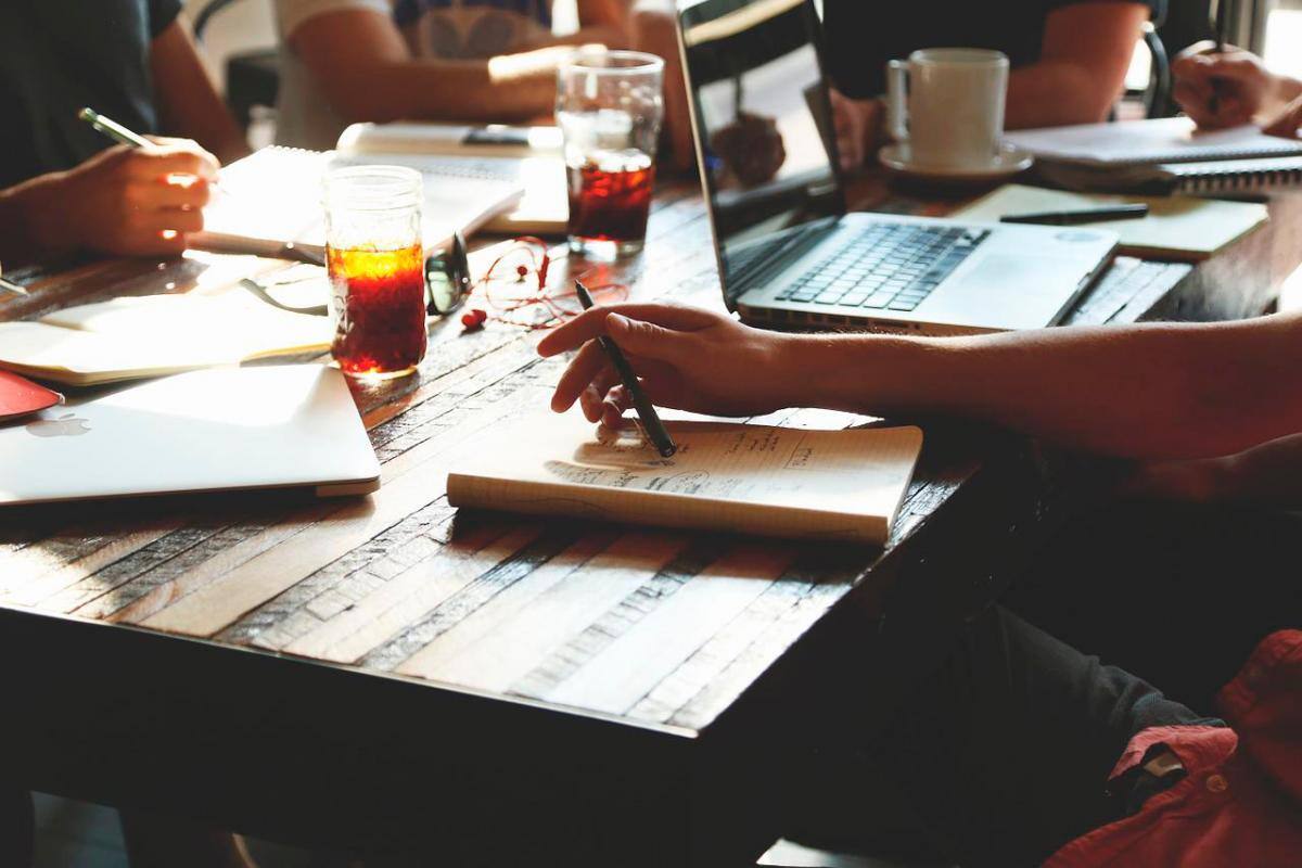 4 pautas para tener un estilo de vida saludable en su jornada laboral