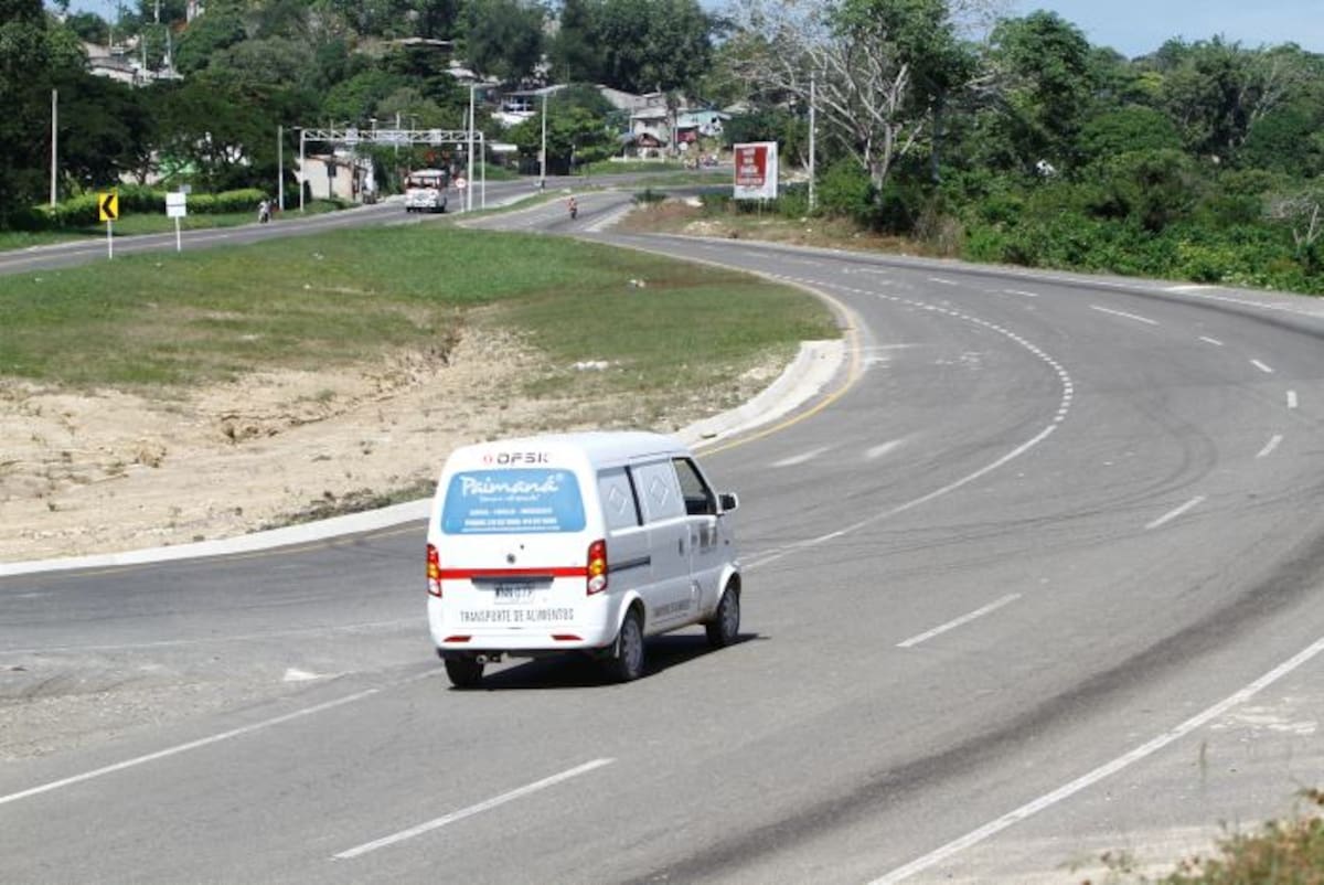 Con la construcción de la doble calzada Cartagena-Turbaco-Arjona un recorrido por la vía tarda 22 minutos, reduciendo los tiempos. En todo el proyecto de Ruta Caribe se invirtieron $1,2 billones. Julio Castaño-El Universal