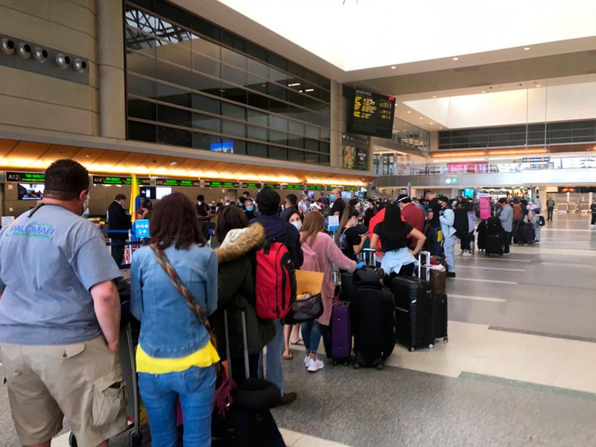 250 colombianos regresaron al país después de estar atrapados 80 días en EE.UU. // JORGE BARVA