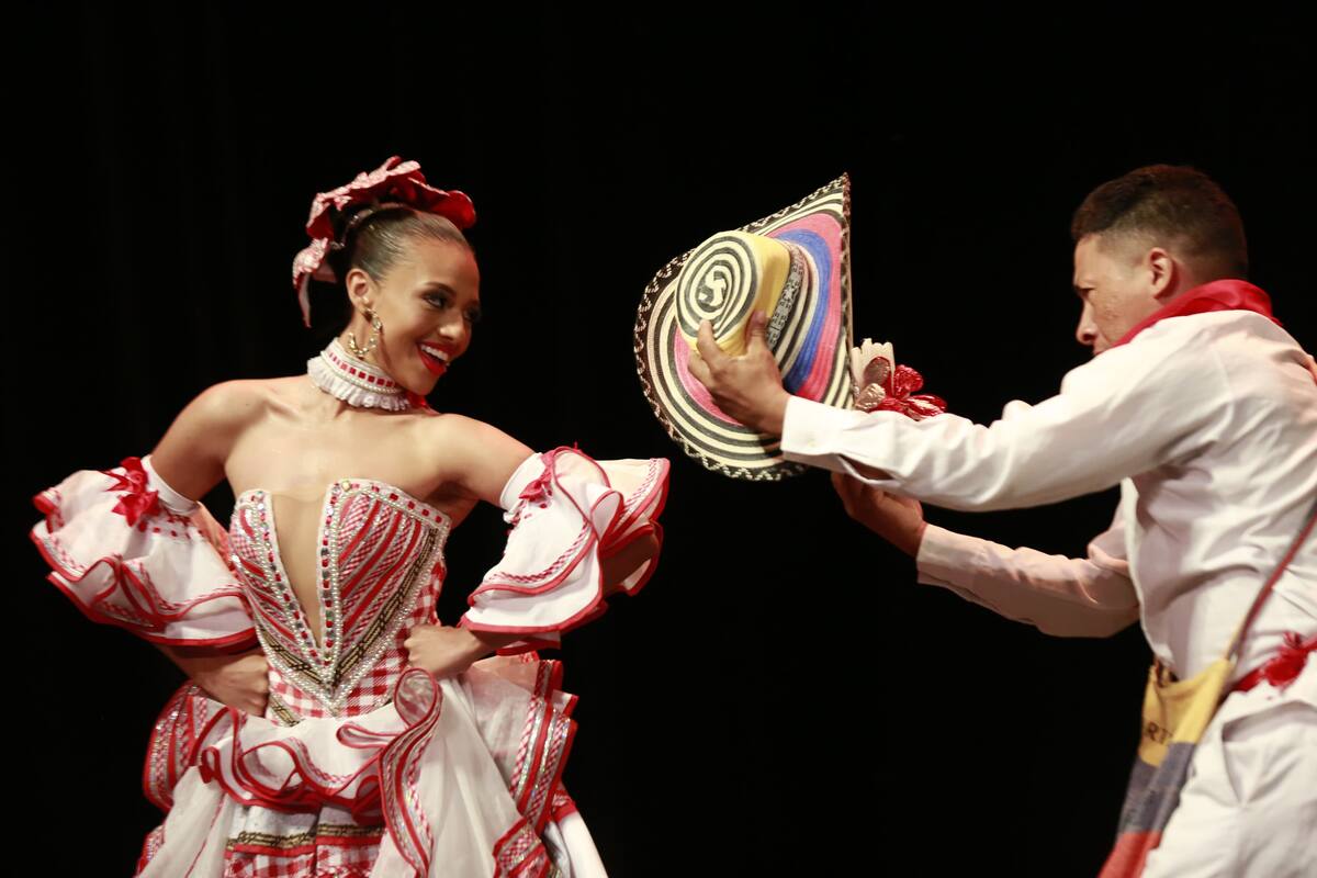 31 candidatas se presentan en el Teatro Adolfo Mejía. // Foto: Luis Herrán- El Universal.