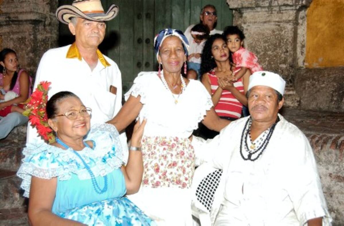 En 2006 Etelvina con Michi Sarmiento, Alberto Morales y el grupo Candilé.